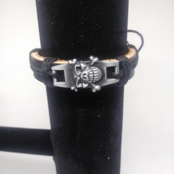 Other - New unisex Leather Skull Bracelet